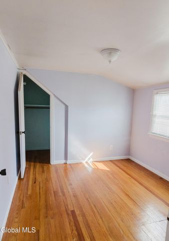 31 Miles Standish Road, Rotterdam, NY 12306