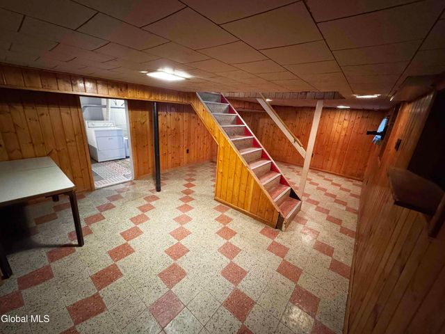 31 Miles Standish Road, Rotterdam, NY 12306