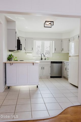 31 Miles Standish Road, Rotterdam, NY 12306