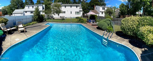 31 Miles Standish Road, Rotterdam, NY 12306