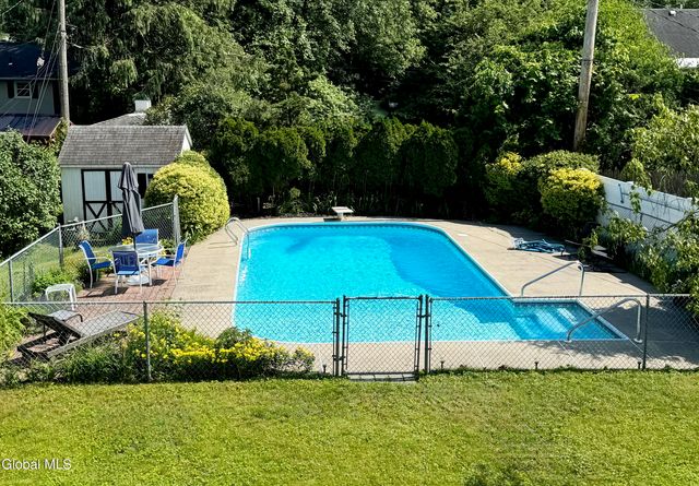 31 Miles Standish Road, Rotterdam, NY 12306