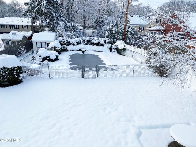 31 Miles Standish Road, Rotterdam, NY 12306