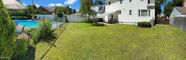 31 Miles Standish Road, Rotterdam, NY 12306