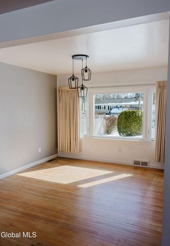 31 Miles Standish Road, Rotterdam, NY 12306