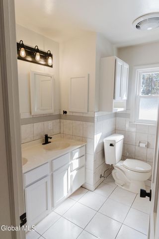 31 Miles Standish Road, Rotterdam, NY 12306