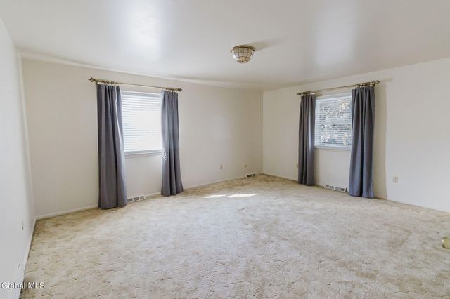 31 Miles Standish Road, Rotterdam, NY 12306