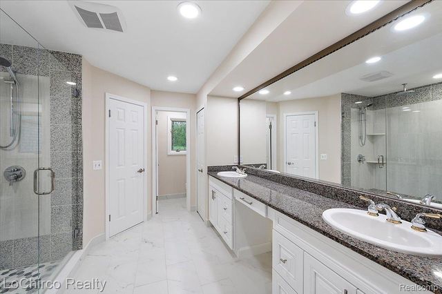 6019 Glen Eagles Drive, West Bloomfield Charter Township, MI 48323