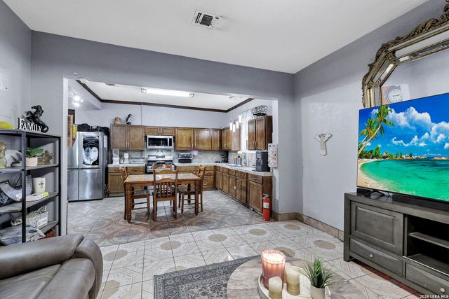 1518 W Travis, San Antonio, TX 78207