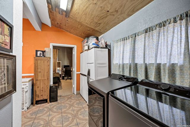 1518 W Travis, San Antonio, TX 78207