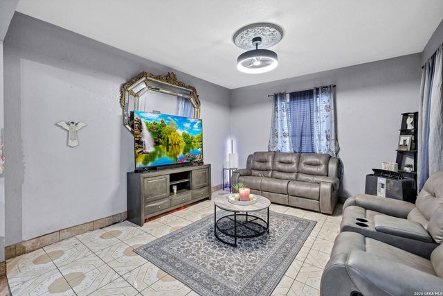 1518 W Travis, San Antonio, TX 78207