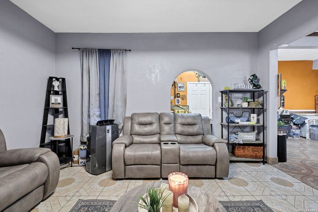 1518 W Travis, San Antonio, TX 78207