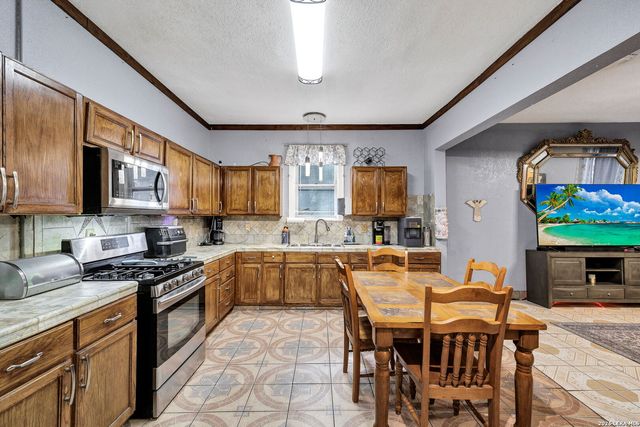 1518 W Travis, San Antonio, TX 78207