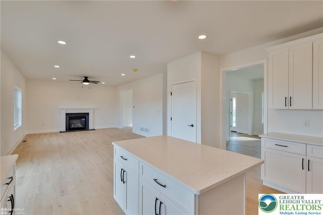 936 Emerald Valley Lane, Washington Twp, PA 18013