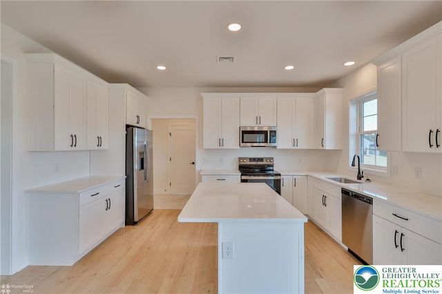 936 Emerald Valley Lane, Washington Twp, PA 18013