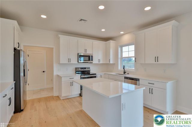 936 Emerald Valley Lane, Washington Twp, PA 18013