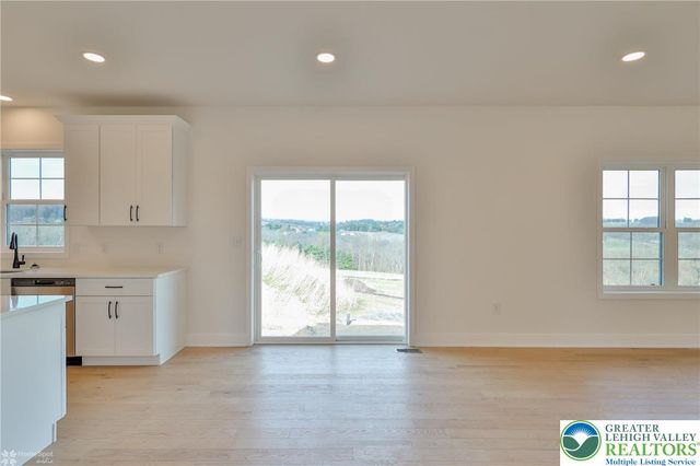 936 Emerald Valley Lane, Washington Twp, PA 18013