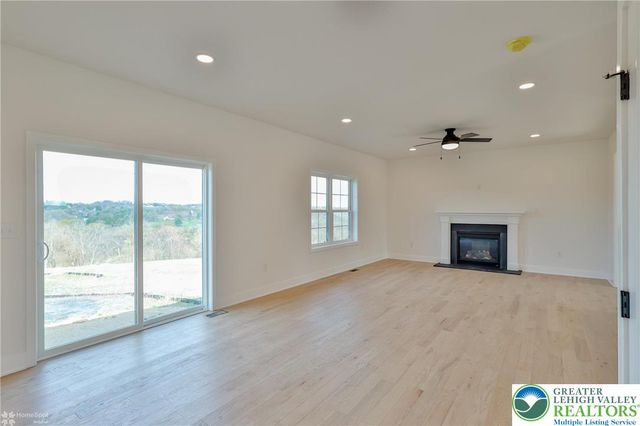 936 Emerald Valley Lane, Washington Twp, PA 18013