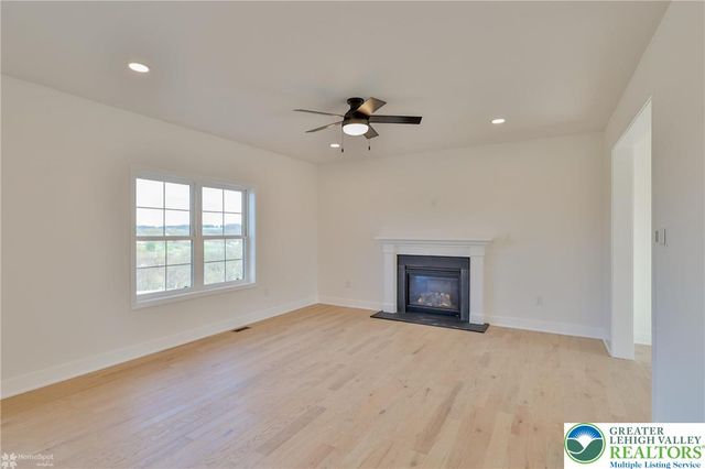 936 Emerald Valley Lane, Washington Twp, PA 18013