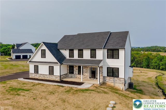 936 Emerald Valley Lane, Washington Twp, PA 18013