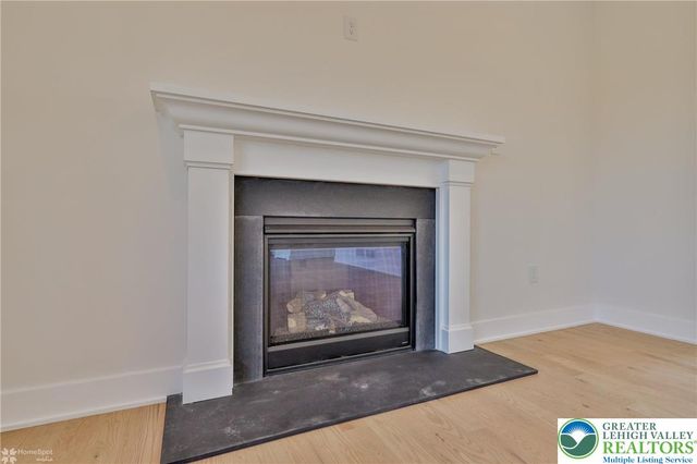 936 Emerald Valley Lane, Washington Twp, PA 18013