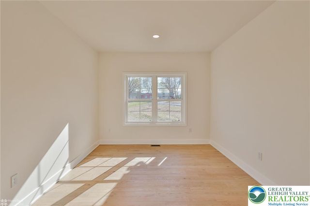 936 Emerald Valley Lane, Washington Twp, PA 18013