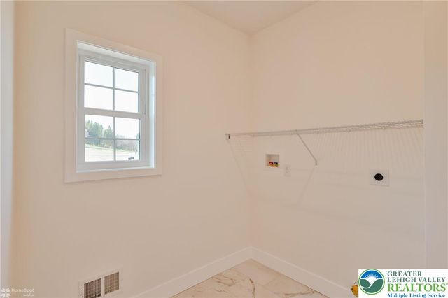 936 Emerald Valley Lane, Washington Twp, PA 18013