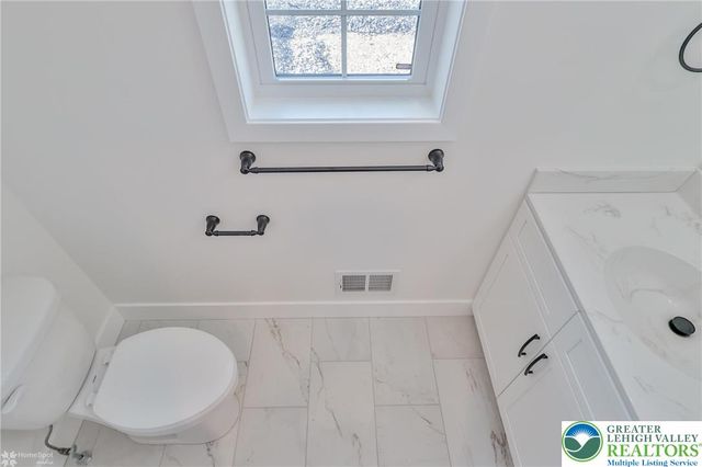 936 Emerald Valley Lane, Washington Twp, PA 18013