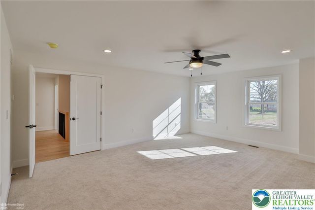 936 Emerald Valley Lane, Washington Twp, PA 18013