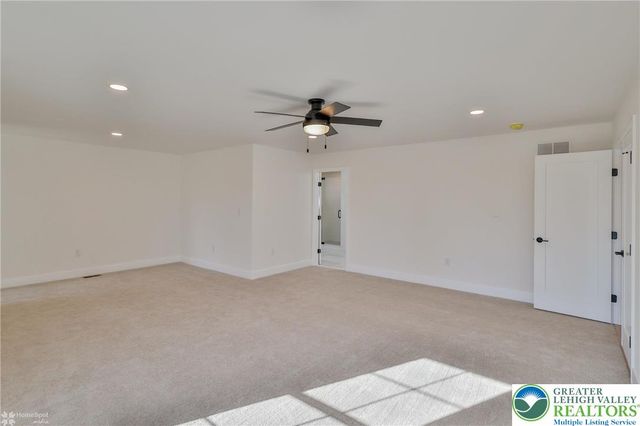 936 Emerald Valley Lane, Washington Twp, PA 18013