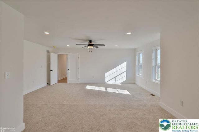 936 Emerald Valley Lane, Washington Twp, PA 18013