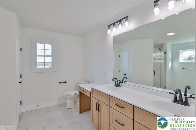 936 Emerald Valley Lane, Washington Twp, PA 18013