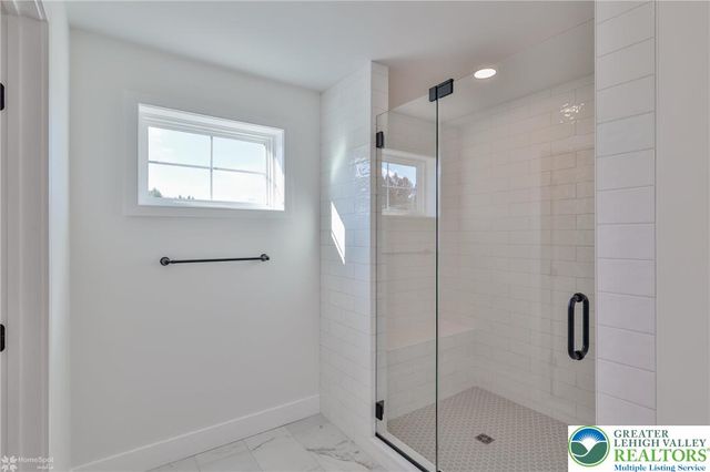 936 Emerald Valley Lane, Washington Twp, PA 18013