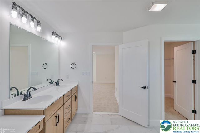 936 Emerald Valley Lane, Washington Twp, PA 18013