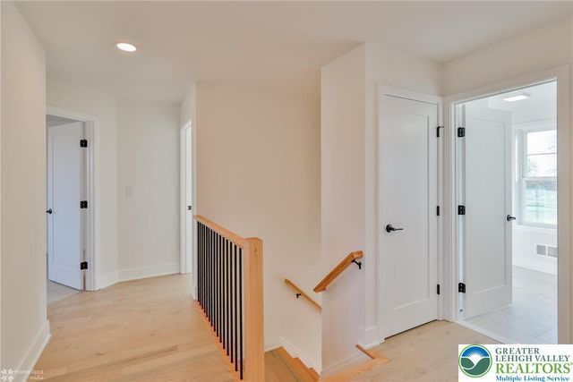 936 Emerald Valley Lane, Washington Twp, PA 18013