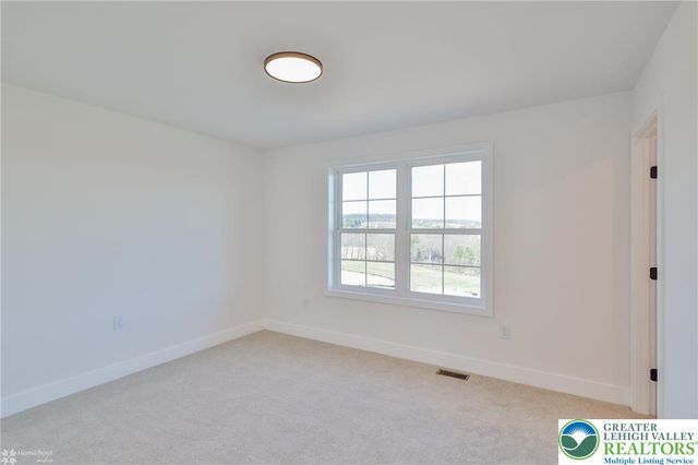 936 Emerald Valley Lane, Washington Twp, PA 18013