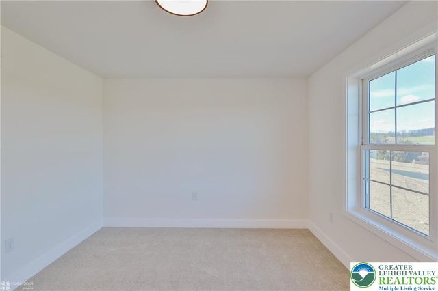 936 Emerald Valley Lane, Washington Twp, PA 18013