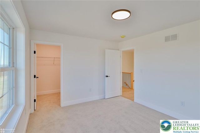 936 Emerald Valley Lane, Washington Twp, PA 18013