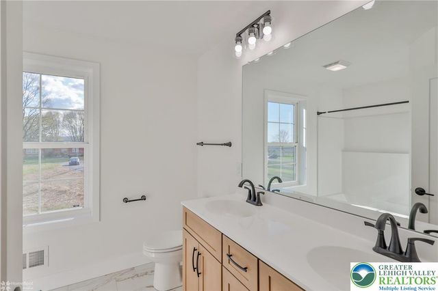 936 Emerald Valley Lane, Washington Twp, PA 18013