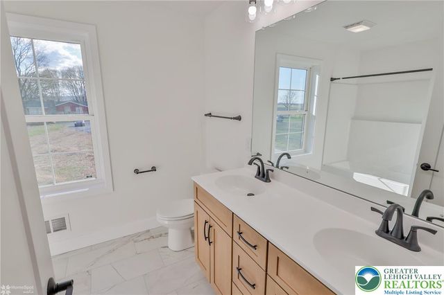 936 Emerald Valley Lane, Washington Twp, PA 18013