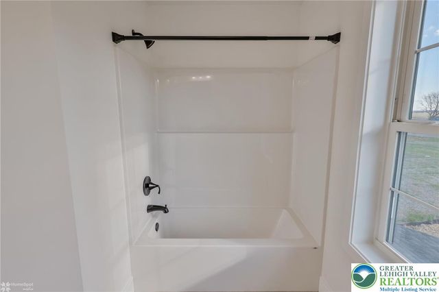 936 Emerald Valley Lane, Washington Twp, PA 18013