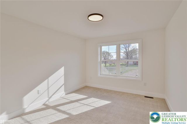 936 Emerald Valley Lane, Washington Twp, PA 18013