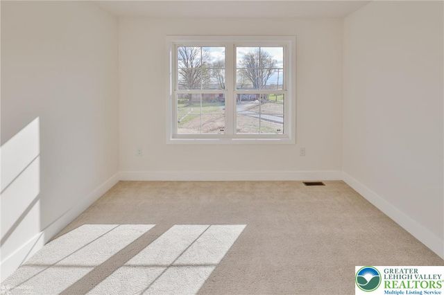 936 Emerald Valley Lane, Washington Twp, PA 18013