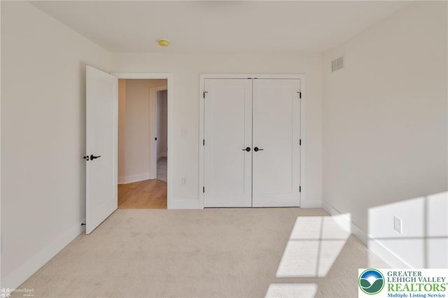 936 Emerald Valley Lane, Washington Twp, PA 18013