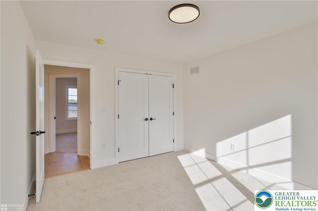 936 Emerald Valley Lane, Washington Twp, PA 18013