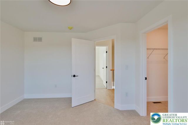 936 Emerald Valley Lane, Washington Twp, PA 18013