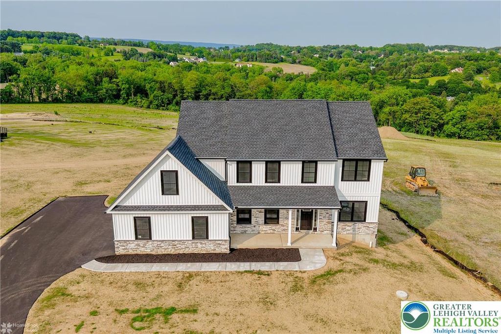 936 Emerald Valley Lane, Washington Twp, PA 18013