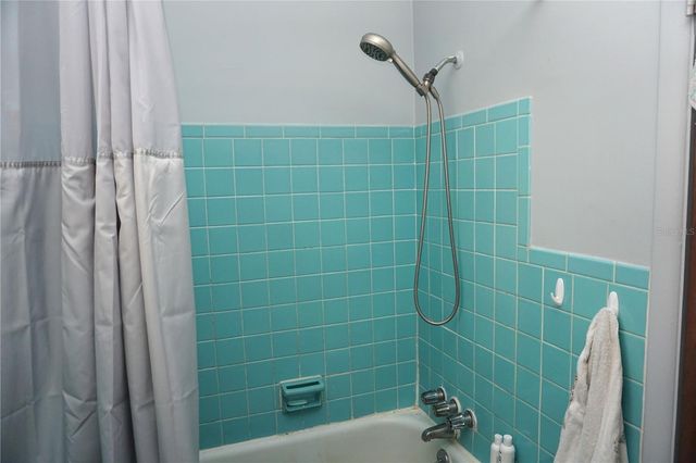 800 74TH AVENUE N, St Petersburg, FL 33702