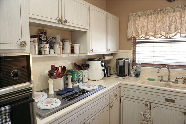 800 74TH AVENUE N, St Petersburg, FL 33702