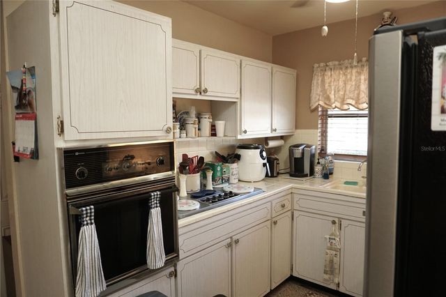 800 74TH AVENUE N, St Petersburg, FL 33702