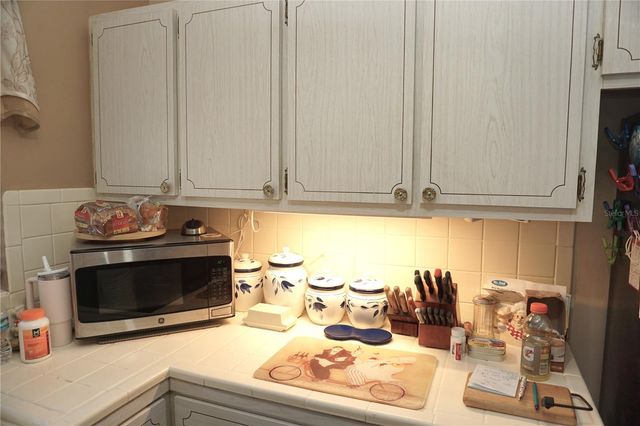 800 74TH AVENUE N, St Petersburg, FL 33702